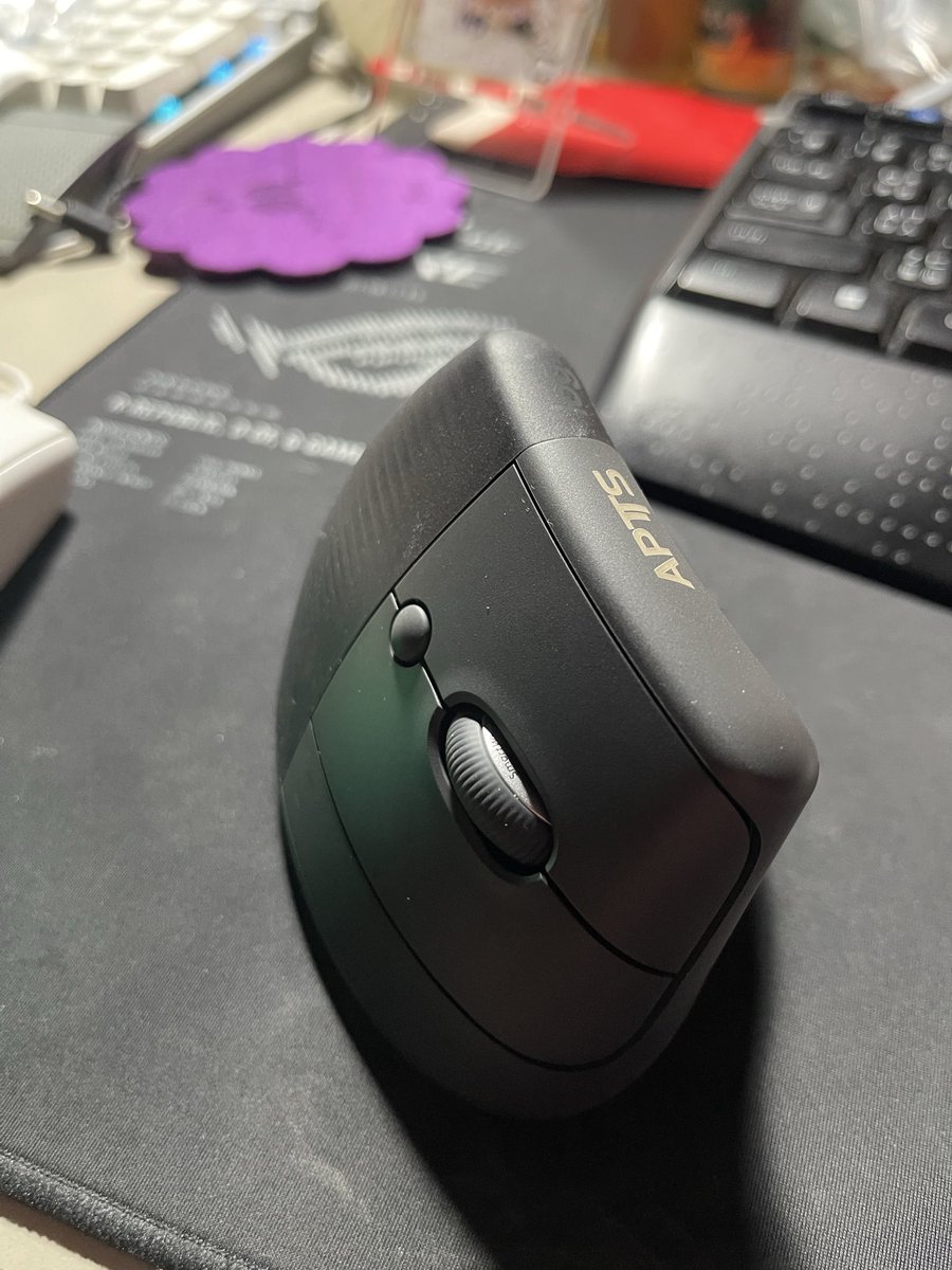 paul92492464's tweet photo. 新玩具。用了一陣子比較適應了
手腕的壓力真的會變比較小
現在都交叉使用，左右開弓 https://t.co/0L15pIpd2A