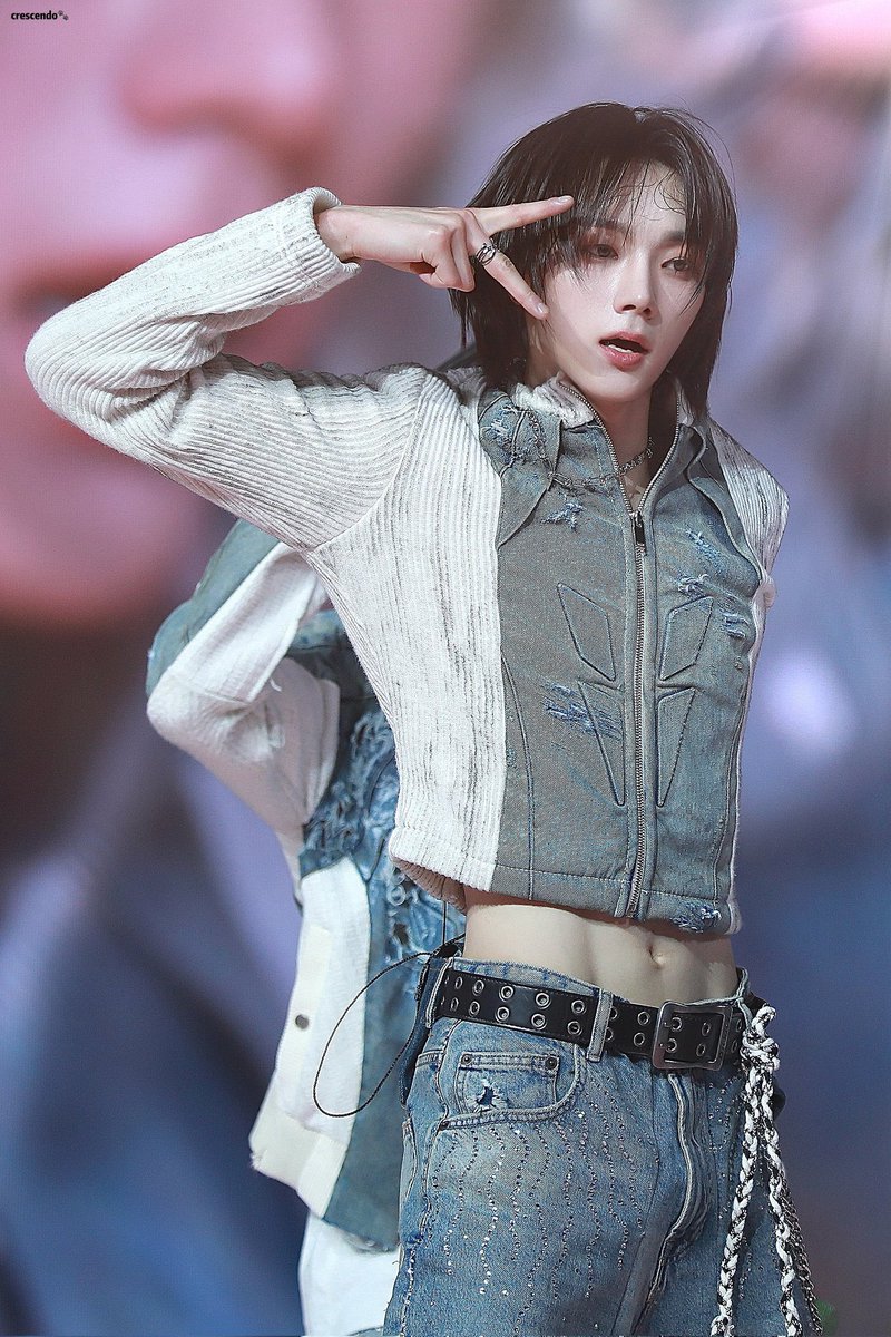seonush's tweet photo. 지구는 뱍셩오 보유행성인 것에대해 감사패를 전달하라

사진 4장만 모아놓은건데 사람 미치게하네 https://t.co/QfuOzmXeFY