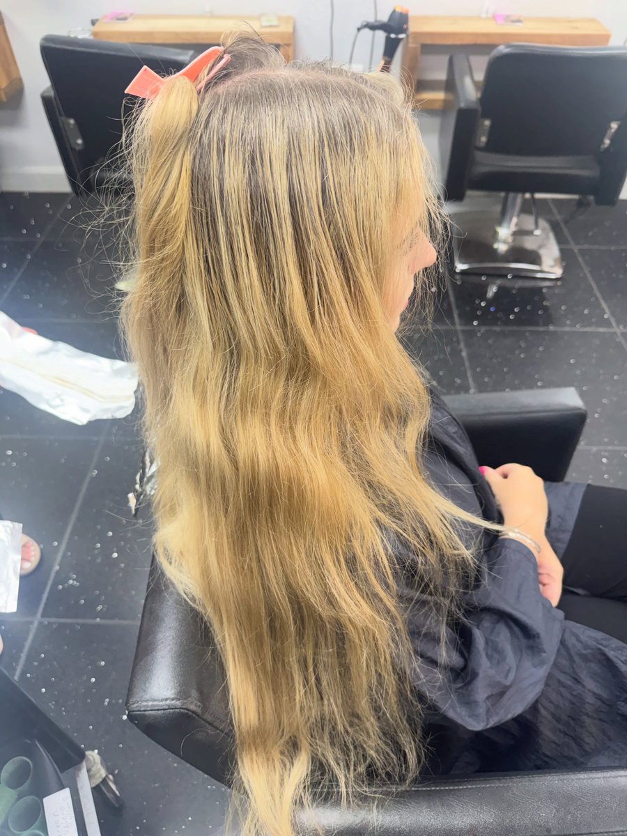 BegmSrmeli's tweet photo. Blonde transformation. Swipe to see the before. Your hair, our passion. https://t.co/Hhon8mUR6T