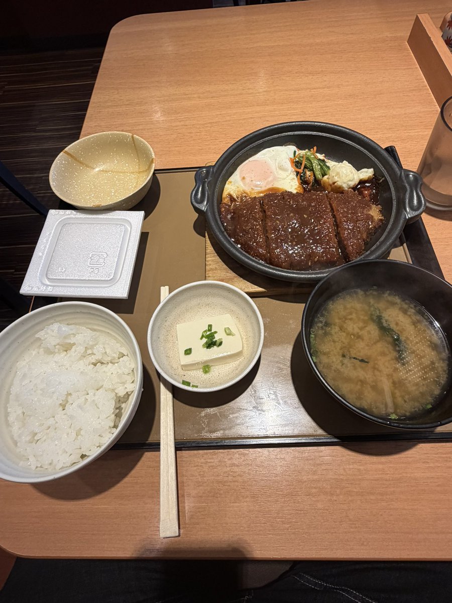nika46497's tweet photo. 今日は休みで朝飯食べてから推し活🌸
朝から味噌カツ煮とかいってしもたww
体調と相談しながらまあほどほどに票稼いで終了。300票くらい？

何だかんだであと半月しかないのね。
そんなにできないけどクラウドもあるし最後まで活動はしよう、うん(*•̀ㅂ•́)و✧ https://t.co/CufxLHXNUN
