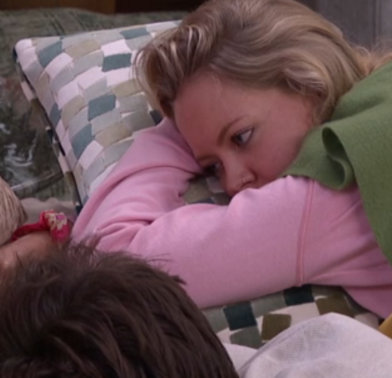 JokersBBUpdates's tweet photo. Posted 12:26am: Drew asks Melody to get him one of the long pillows she is using. He uses the same pillow and now they are on the same level resting in bed.  #BB28 #BBLF https://t.co/92wGmpTrnv