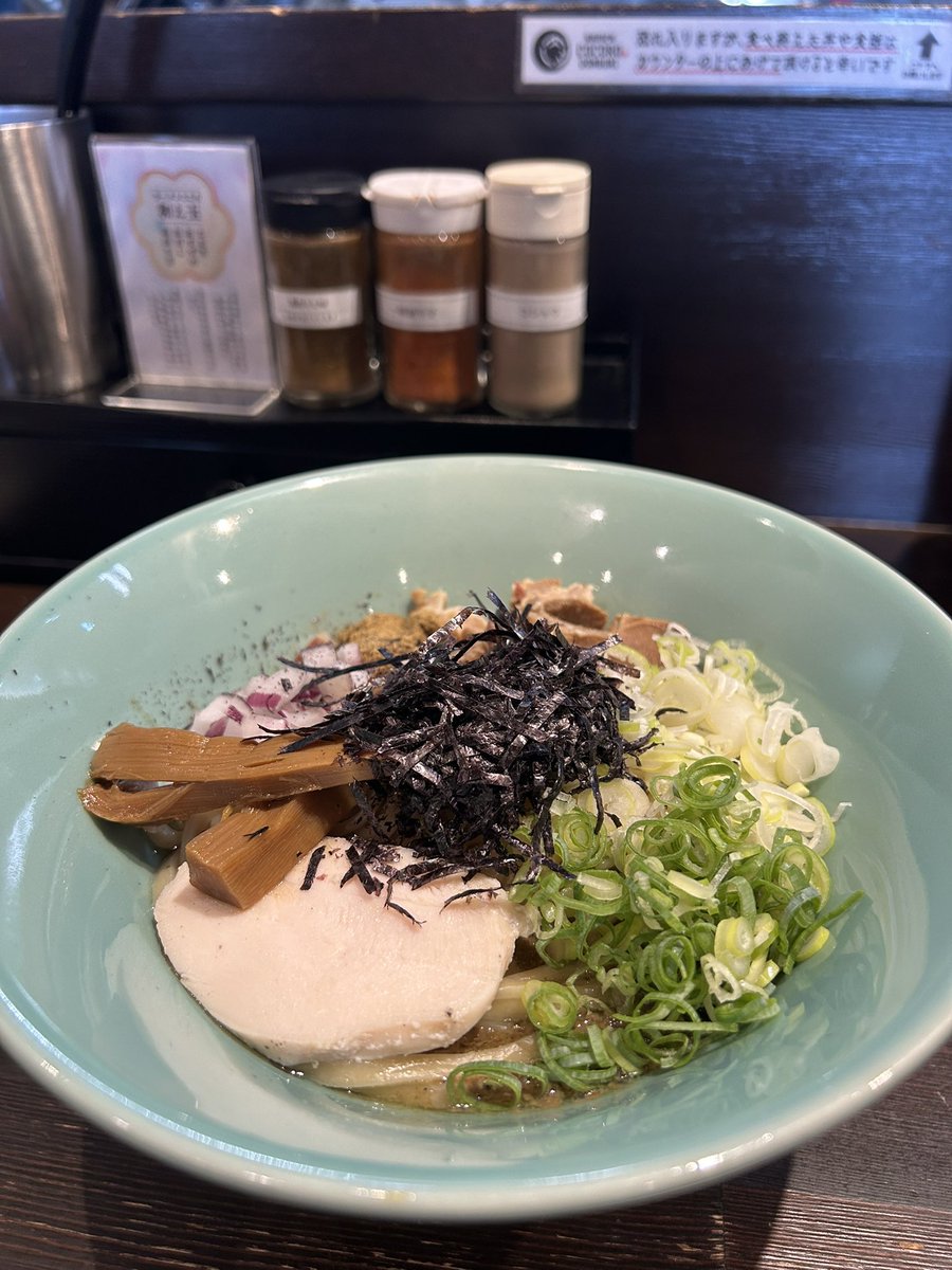 o_keiy's tweet photo. ラーメン こころ🍜#魚介系
📍静岡県菊川市半済
▷濃厚煮干しまぜそば、煮干し和え玉

限定B、追い飯つき
濃厚まぜまぜ摂取( ´ࠔ`* )♡
この色…サイコウ(*˘ｰ˘*)
ドロっと濃厚で美味い😋
追い飯も卓上の一味唐辛子
足しても抜群でした(ˊᗜˋ)/
和え玉ご馳走様でした🍜

ご馳走様でした。

@Cocoro_TKC https://t.co/h2xffxKu2C