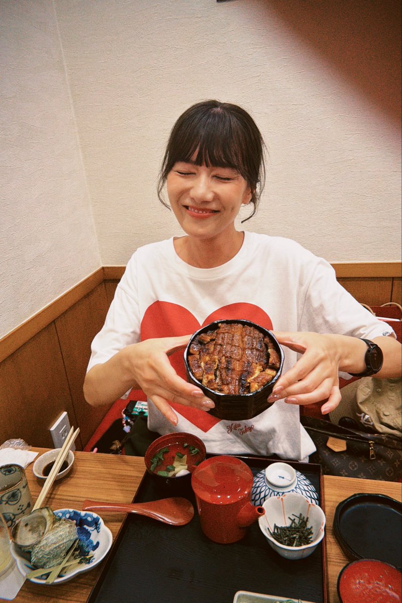 oyasuminaSAE_m's tweet photo. #DEH 名古屋公演無事に開幕しました
日々のご観劇本当にありがとうございます。

しかし名古屋は暑いですね〜
SKE48時代、名古屋の日差しが強くてこっちでサングラスを買ったことを思い出しました😎
大好きなひつまぶしも食べれて、名古屋楽しんでます✌︎

#dearevanhansenjp
#ディアエヴァンハンセン https://t.co/tc5aBkVLME