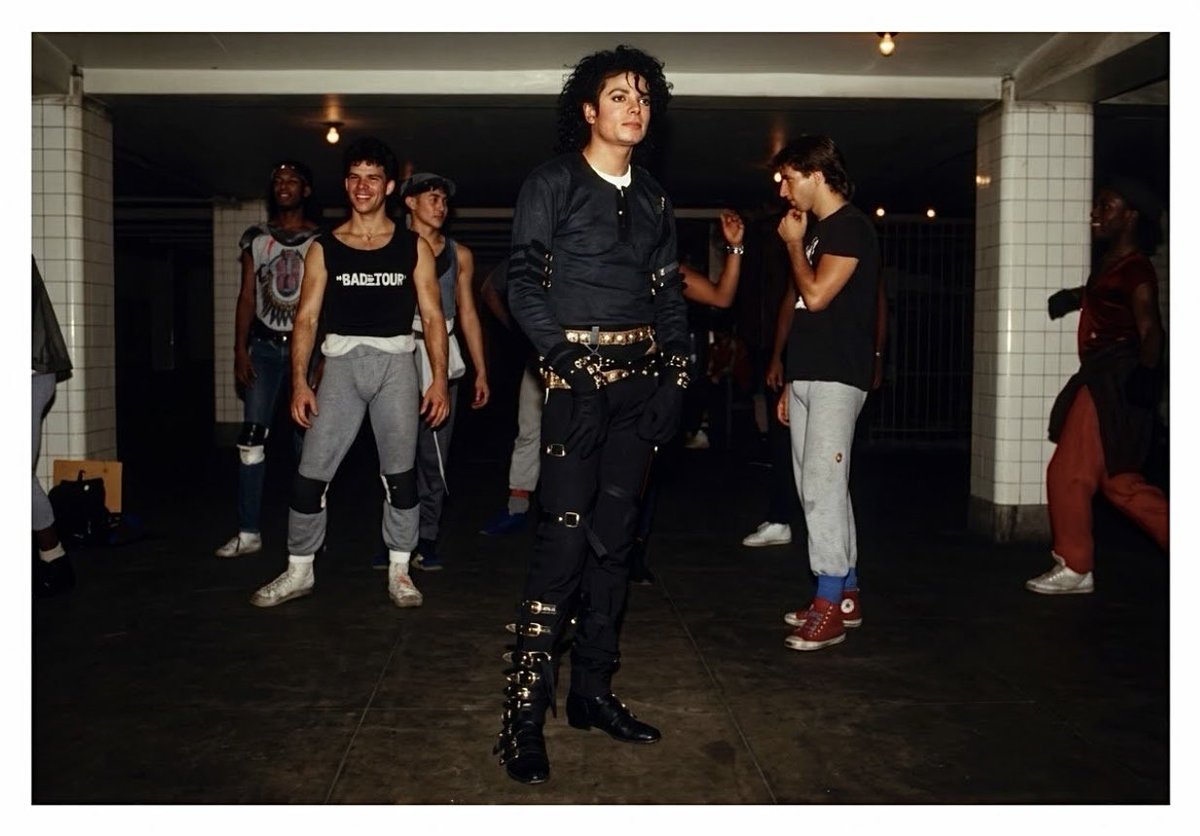 SashaJanabimj90's tweet photo. Our angel Mike on the set of “BAD”❣️
Credit: retro|spective magazine
#MJ #MichaelJackson #Bad #Kingofmusic https://t.co/5dRsdQELN9
