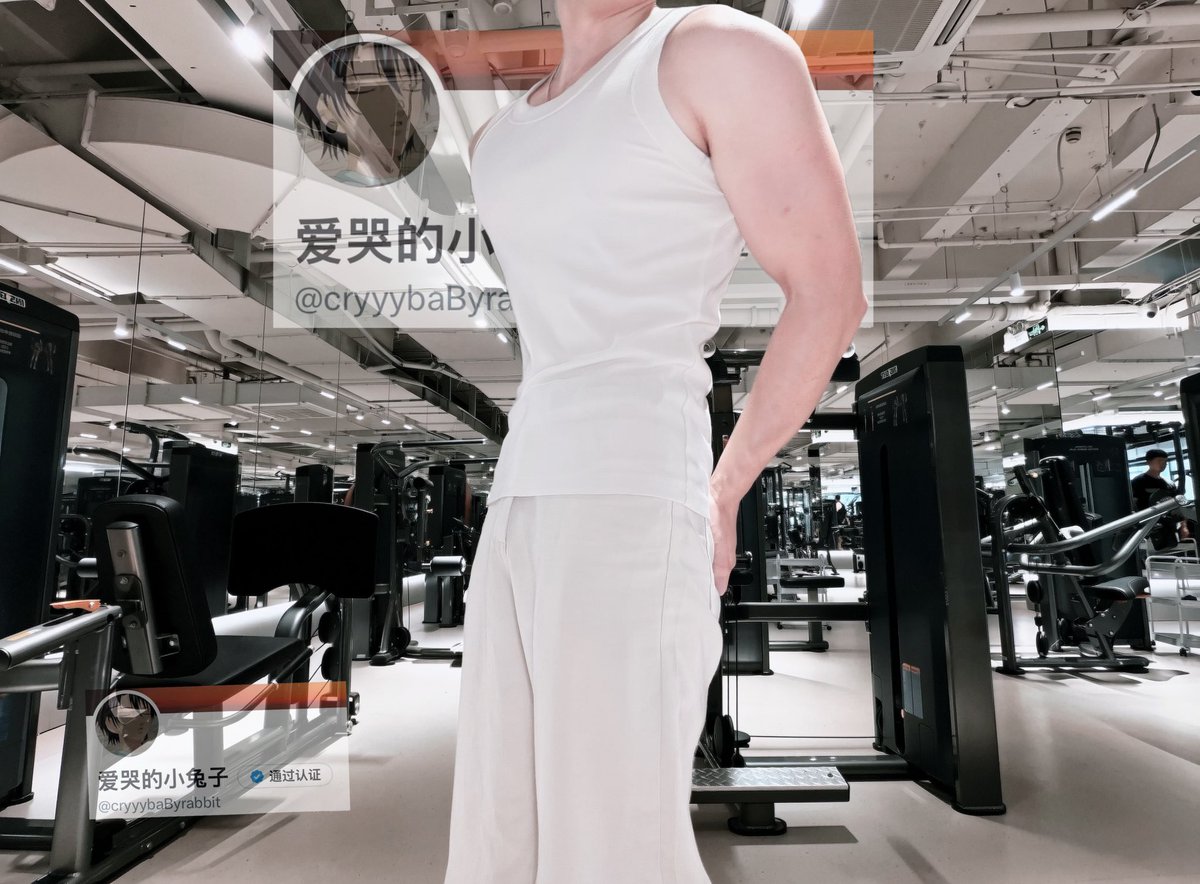 cryyybaByrabbit's tweet photo. #4i  #iiii #iiiim 
健身房拍照还要打屁股捏屁股，希望没人发现 https://t.co/GAIJn5pv5p