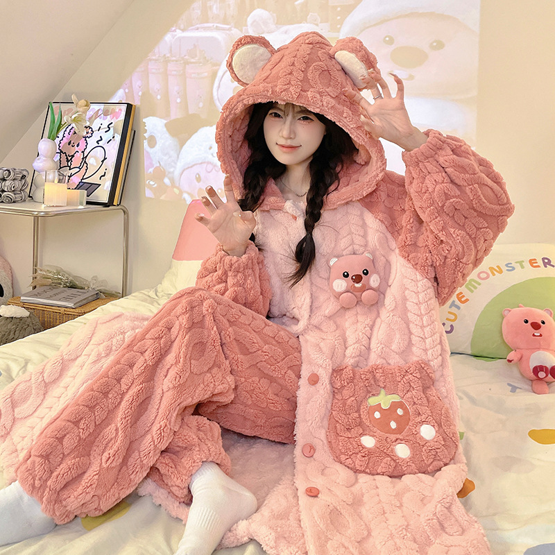 MingWren58185's tweet photo. Oink into cozy vibes! 🐷📷Soft flannel cartoon pig robe set for women – thick, warm &amp; super cute. Perfect for winter lounging. $32

https://t.co/KHzAjLy5wa
#CartoonPigRobe #FlannelRobeSet #CuteLoungewear #WinterSleepwear #PigPajamas #CozyRobe https://t.co/Foa6GqUGk3