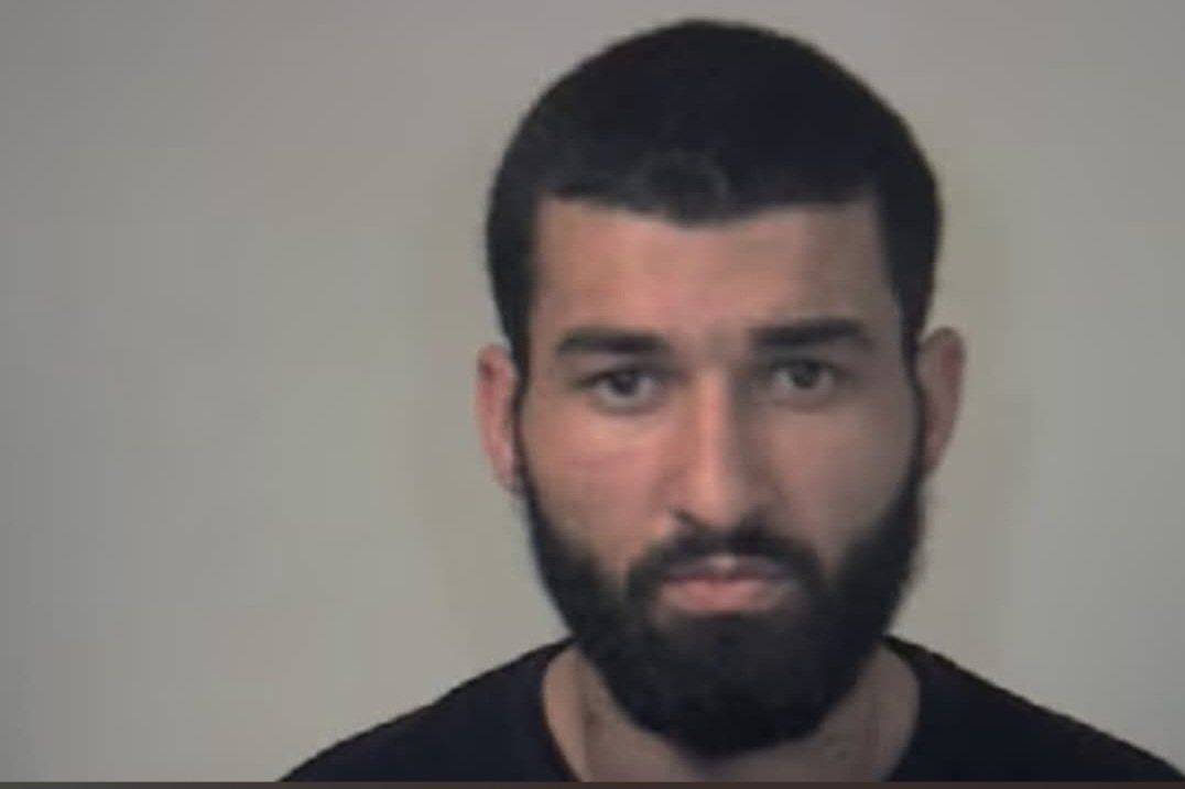 DonnaLouise1212's tweet photo. This Iraqi-born animal Aras Hussein took a kitchen knife to his 18-year-old girlfriend Reema Ramzan’s neck WHILE SHE WAS STILL ALIVE. 

Stabbed her in the chest. Then used “considerable force” to cut her head off in his Sheffield flat.

He walked out onto the street naked, covered in her blood, clutching her money and passport.

Life sentence. 20-year minimum. He’s now over halfway through it.
Reema’s family said nothing has been the same since. They still can’t believe she’s gone.

This is what we imported. This is what we housed. This is who we let stay.

When his time is up, send him home. Send every last one of them home. No more.