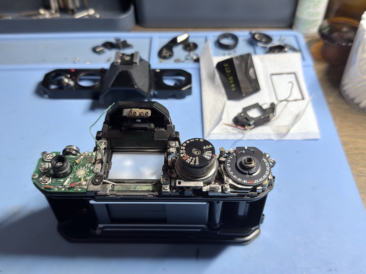 yoakemaecamera's tweet photo. 状態の良いNikon FMが入手できたので整備しています。今週中にネットショップにアップする予定です。
#フィルムカメラ #ニコン https://t.co/yAGHyXuABs