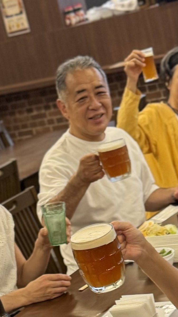 HoshuMizunoue3's tweet photo. 無事に市政報告会を終えたあとは…
おおとりウイングス隣の #オオトリビールレストラン で自家醸造クラフトビールと美味しいお料理を囲み、無事の開催を祝して乾杯🍻

皆様の温かいサポートへの感謝と共に、水ノ上堺市議の次なる一歩を、引き続き応援頂けますようお願い申し上げます✨

#堺市西区 https://t.co/WWRfqwpmUw