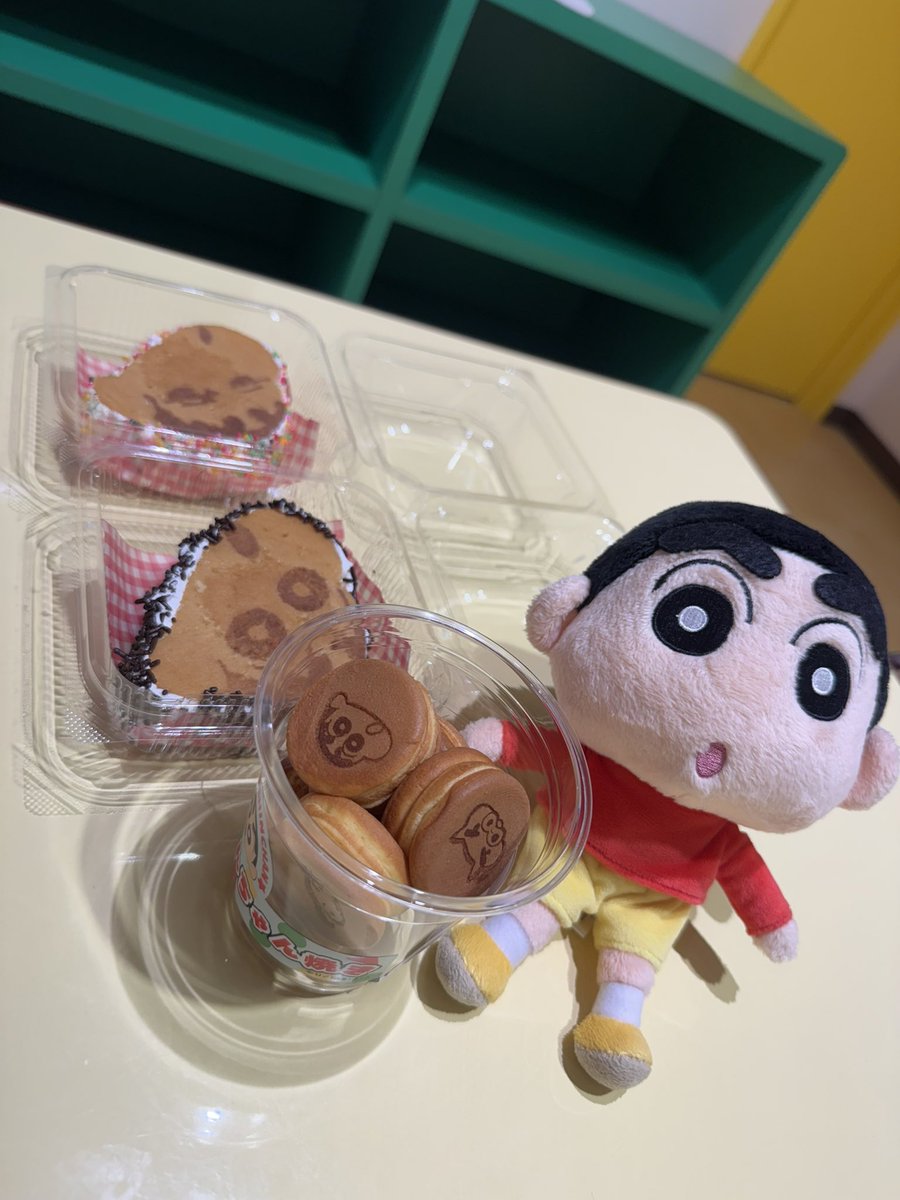 crayonlv1019's tweet photo. ようやくようやく念願叶って
やってきました！
#クレヨンしんちゃんオカシナもぐもぐワールド
ディズニーついでに友達が行こう言うてくれて
幸せ空間すぎた🕊
でも甘いもの苦手な私にはクリームサンドが
しんどすぎて顔真っ白でした

大満足で大阪帰るでーっと https://t.co/QzbCNhRH7Y
