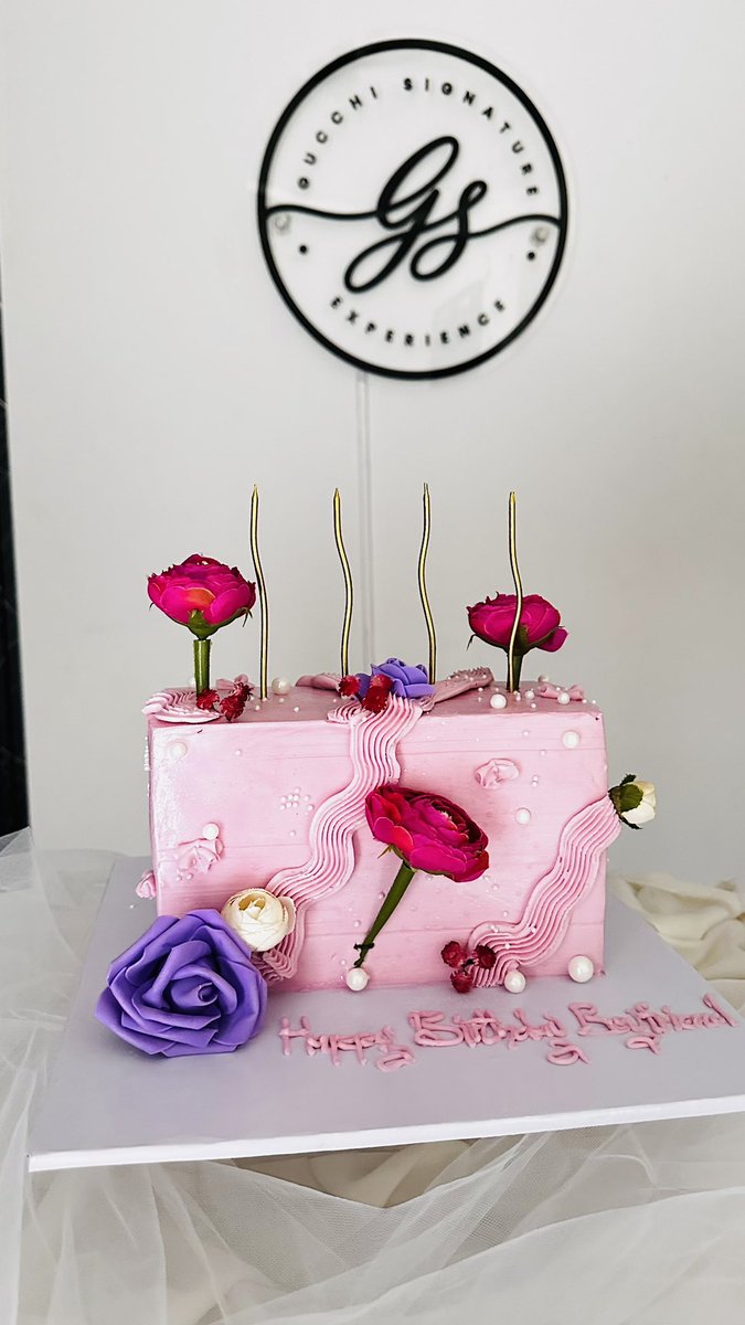 AguhUgochinyere's tweet photo. Soft pink, delicate ribbon piping, and floral accents for a special birthday surprise. 🌸✨

Size: 9.5 by 4.5” 2 layers
Flavour: Chocolate and Vanilla
Frosting: butter cream
Price: N65,000

Looking for a reliable cake vendor
In Abuja? Send a DM or click link in the bio to order https://t.co/9cJ2peZo7k