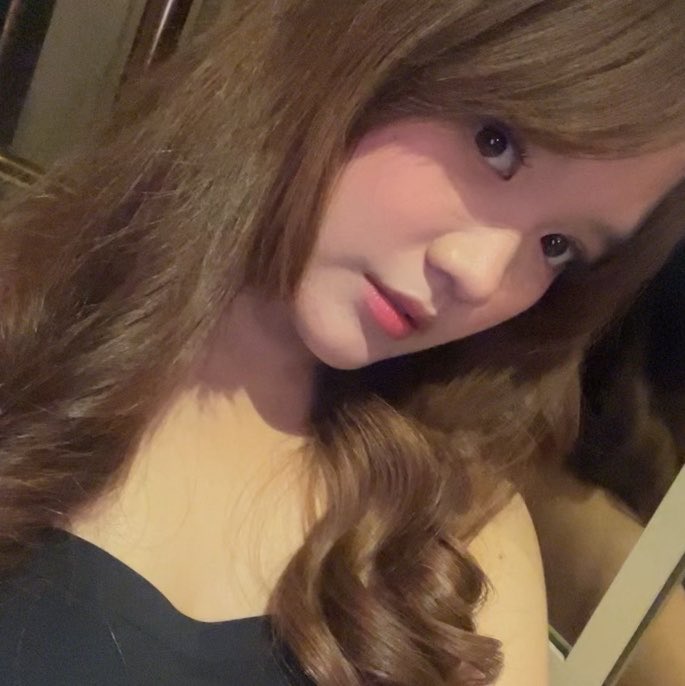 gyumarker's tweet photo. kinda love my hair these days 🤗 https://t.co/sqTWd0S1ik