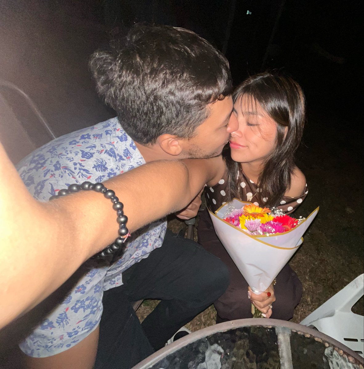 Denmooon's tweet photo. 2 años de amarnos, cuidarnos, quedarnos y yo sigo enamorada del mismo lugar tú <3 https://t.co/OcRu43QkFG