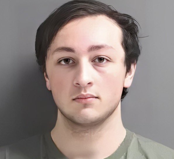 baby_eternally_'s tweet photo. crazy how this guy will spend 10 years in prison for leaking fantasize https://t.co/uFFakJlD5D