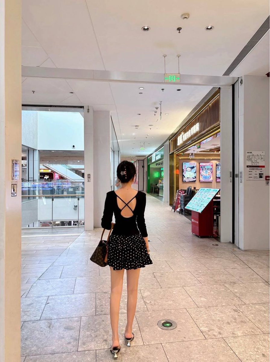 ___tiera___'s tweet photo. 本来兴冲冲in77的室外幽会溜达日，结果被合肥的雨给劝退了，好无语，直接转战商场室内��。在合肥下雨天你们会转战去哪里呢 https://t.co/ePZEQQhEXF