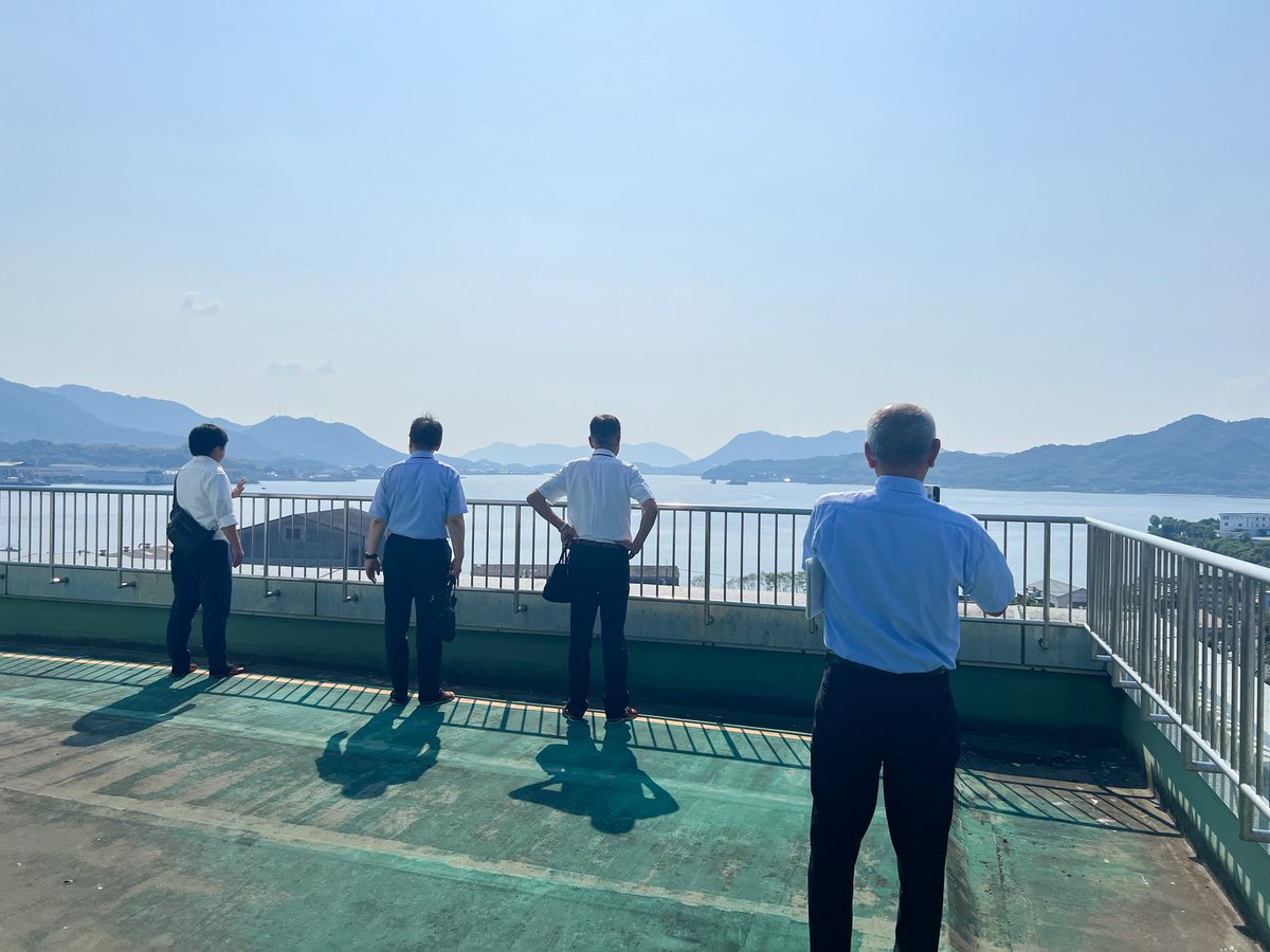 7Y1208's tweet photo. #かーちゃんのやぶれた絵本を全国の子どもたちへ
私の母校である因島高校🏫
様々なプロジェクトに向けて、校長先生と協議させていただきました。

私の夢が故郷の力になれるのなら
こんなに嬉しいことはなかなかな���。

やるからには圧倒的なものをやりたい。
実現に向けてこれから頑張ります！ https://t.co/3VrBhphWl9