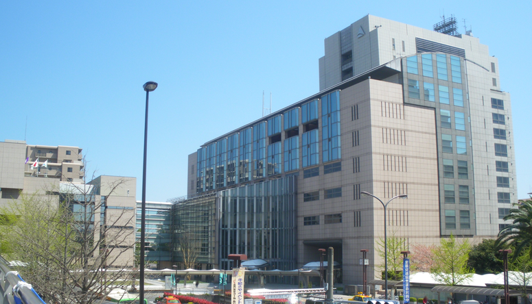 hoshusokuhou's tweet photo. 【ざまあｗ】共産議員の赤旗「押し売り」問題、都内で一斉解約の祭りへｗｗｗｗｗｗ
↓
・新宿、足立、荒川、墨田、葛飾、文京で自治体が窓口になって管理職の赤旗を一括解約。
荒川区のアンケートでは、勧誘された管理職の6割以上が「心理的圧力を感じた」と回答した模様
↓
■グレーゾーンの終焉か（考察）
・普通なら庁舎内で部外者が商売したり、特定政党の機関紙を売ったりするのは禁止

・ただ議員は議会対応で庁舎に入れる。その「公務の延長」に乗せて勧誘・集金してきたのが長年のグレーゾーンだった

・今回は自治体側が「職員の心理的圧力」をアンケートで可視化し、窓口になって一括解約する形で、そのグレーを潰しにきた

これｗｗ
完全にアカハラ（赤旗ハラスメント）やんけｗｗｗ

つーか、なんで税金で運営されてる役所の中で特定の政党が営業活動してんの？普通に政治的中立性アウトだろ。