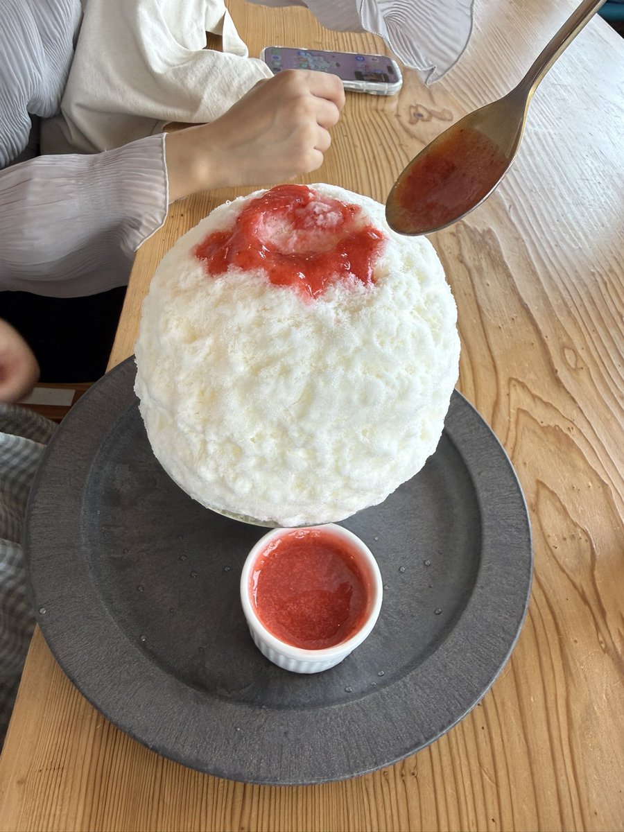 magobe0910's tweet photo. 昨日行ったかき氷3つで5500円だった🥶 https://t.co/irMdUfZN42