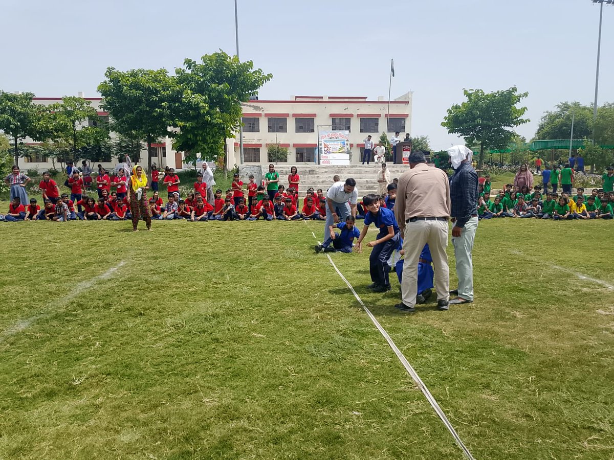 BudayanKv's tweet photo. पीएम श्री केंद्रीय विद्यालय बुडायन, जींद में राष्ट्रीय खेल दिवस उत्साह, उमंग एवं खेल भावना के साथ मनाया गया।
🇮🇳 खेलें, स्वस्थ रहें और राष्ट्र निर्माण में योगदान दें। 🇮🇳
#राष्ट्रीयखेलदिवस #NationalSportsDay #PMShriKVBudayna #KVBudayna #Jind #मेजरध्यानचंद #KVS #खेलभावना #FitIndia https://t.co/xtcr7AF7n3