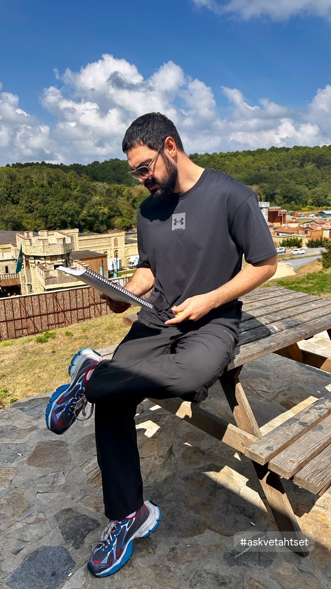 ansha_HICaddict's tweet photo. First share from the set of #AşkveTaht
you don't need to announce your arrival with words, just a picture is enough for those who love you, unconditionally 🫶 

Good Luck Halil❤️

#HalilİbrahimCeyhan #Andreas https://t.co/99PdHML7FI