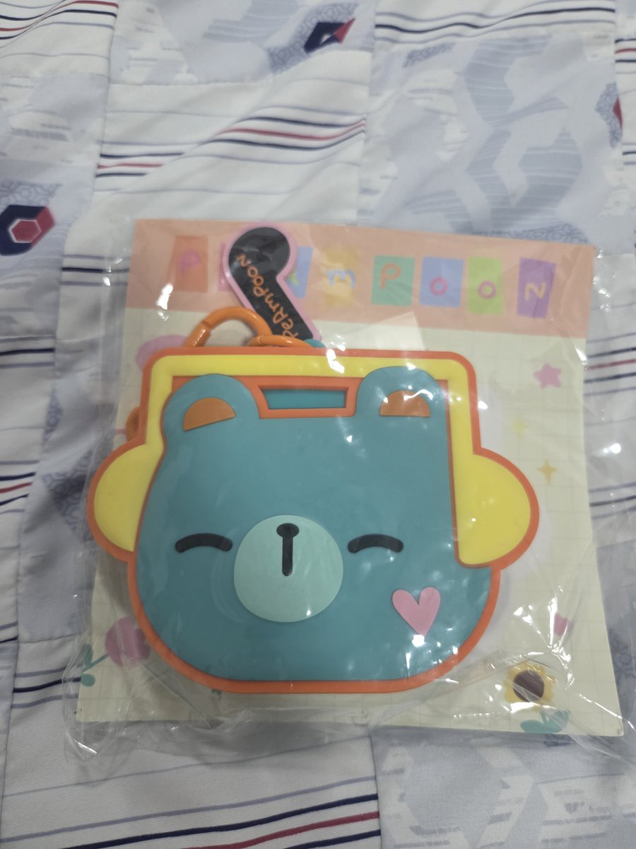 Kawi54576320's tweet photo. WTS: "PERMPOON SILICONE MINI POUCH" 
Price: 500 Bath
ค่าส่ง 30 ค่ะ
ไม่เคยใช้ แกะดู 1 ครั้งถ้วนแต่ถุงขาด 😅
#ตลาดนัดปอนด์ภูวินทร์ 
#ตลาดนัดgmmtv https://t.co/EtN8Uxjq4O