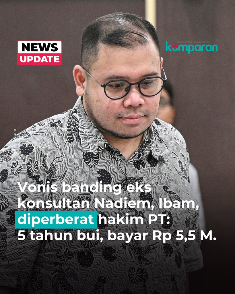 kumparan's tweet photo. Majelis Hakim Pengadilan Tinggi Jakarta memperberat hukuman mantan konsultan teknologi pada Kemendikbudristek di era Nadiem Makarim, Ibrahim Arief alias Ibam. Ibam adalah terdakwa kasus korupsi pengadaan laptop Chromebook di Kemendikbudristek.

"Menjatuhkan pidana kepada terdakwa Ibrahim alias Ibam oleh karena itu dengan pidana penjara selama 5 tahun dan pidana denda sejumlah Rp 500 juta," kata ketua majelis hakim membacakan amar putusan banding, Senin (31/8).

Hukuman ini lebih berat dibanding vonis Pengadilan Tipikor Jakarta yang menghukum Ibam 4 tahun penjara dan denda Rp 500 juta.

Dalam putusan tingkat pertama, hakim tidak menjatuhkan pidana tambahan uang pengganti. Kini, dalam tahap banding, hakim mengharuskan Ibam membayar uang pengganti Rp 5 miliar.

📸: Dok. Antara.

Baca selengkapnya dengan klik link di bio. Cari tahu berita update lainnya dengan download aplikasi kumparan di App Store atau Google Play.⁠

📝: newsupdate | update | news | oneliner | R025 | E164 | E053

#bicarafaktalewatberita #kumparan