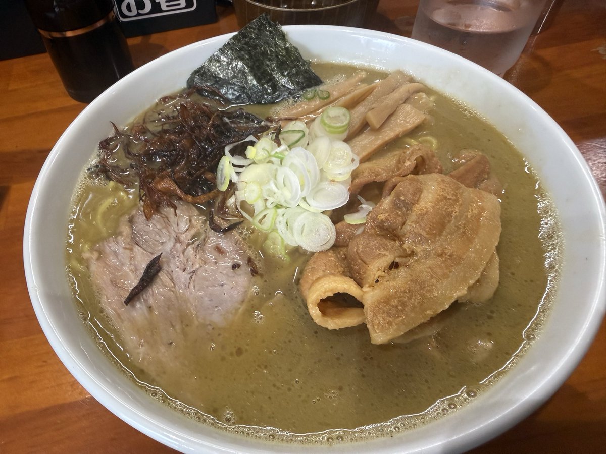 oosakaoyabun's tweet photo. お久しぶりのがんこラーメン金町にて剥き牡蠣不純100ラーメン大盛、つけ玉。
ちょい時間が空いたこちらは牡蠣の不純をいただきました。相変わらずしっかり炊き込まれたスープは濃厚で美味いなー。しょっぱさがもうちょい欲しくて卓上のタレを二回りくらいかけてベストな美味しさでした😄 https://t.co/8jlvukCcVv