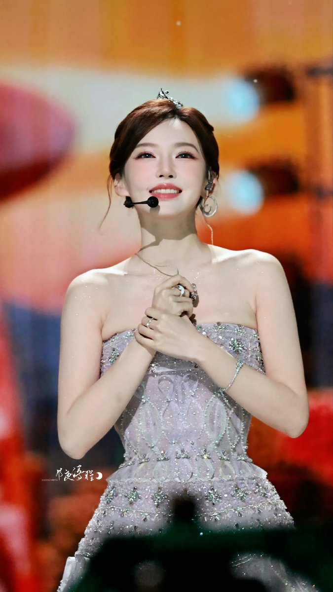 piaoliangmei2's tweet photo. ลงกลิตเตอร์ที่ตัวด้วย เป็นแก้วเป็นแสง https://t.co/5mNNMn1RYg