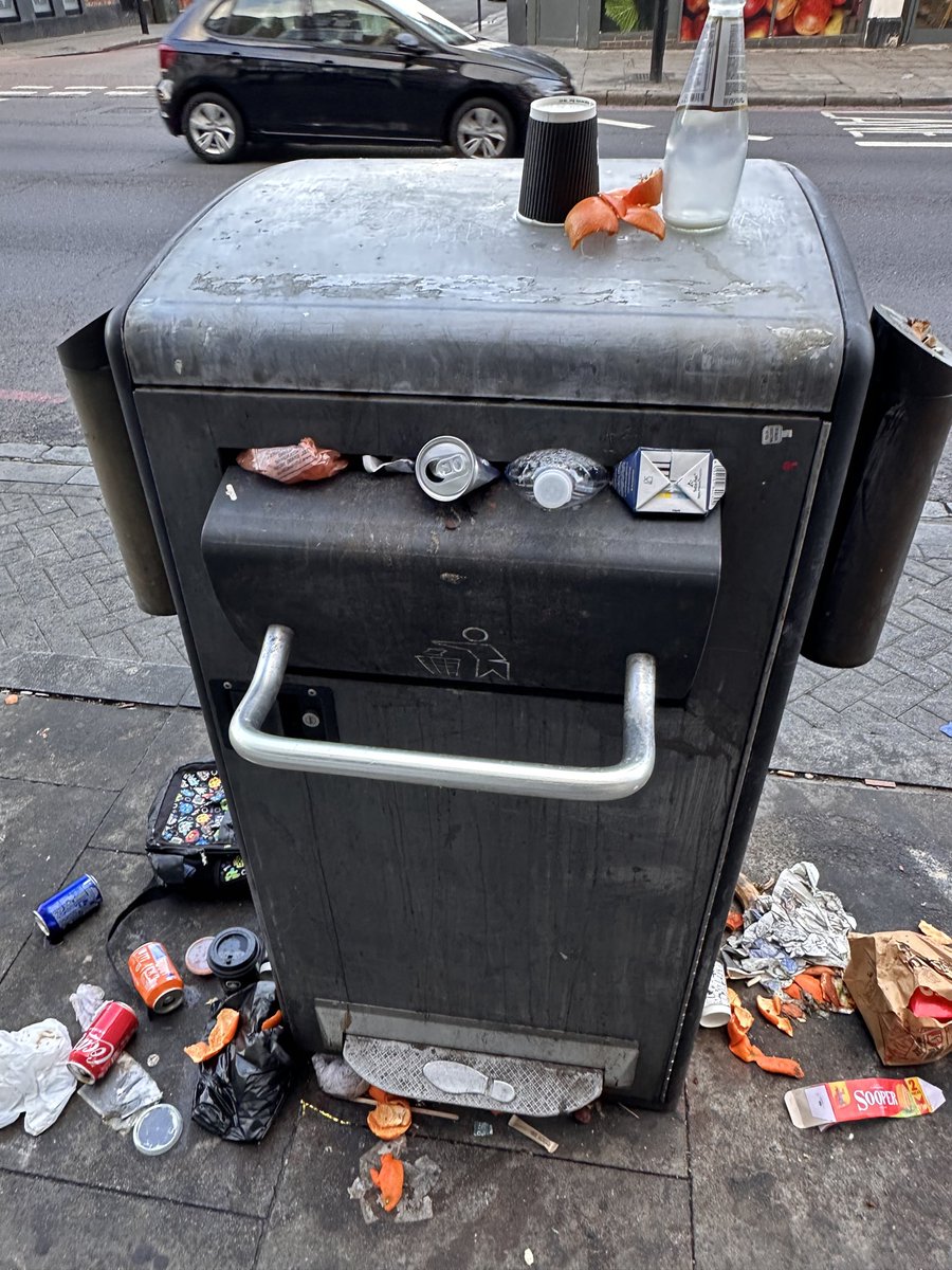 Litter3Norbury's tweet photo. Grade A street cleaning on Norbury High Street this morning.
@JasonForCroydon @yourcroydon @VeoliaUK 

#litterfreenorbury #litter #norbury #croydon #croydoncouncil https://t.co/Xkkbxu58TT