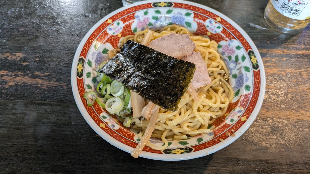 n_khide's tweet photo. 山形の朝ごはんとおやつ
朝ごはん名前忘れた、(油そば)って書いてあった
昼は鯉を食べた
おやつに麩のなんか色々食べた
ジェラートもおやつに食べた
桃ミルクとラ・フランスとマンゴーとイチゴミルク https://t.co/SNI9epUAot