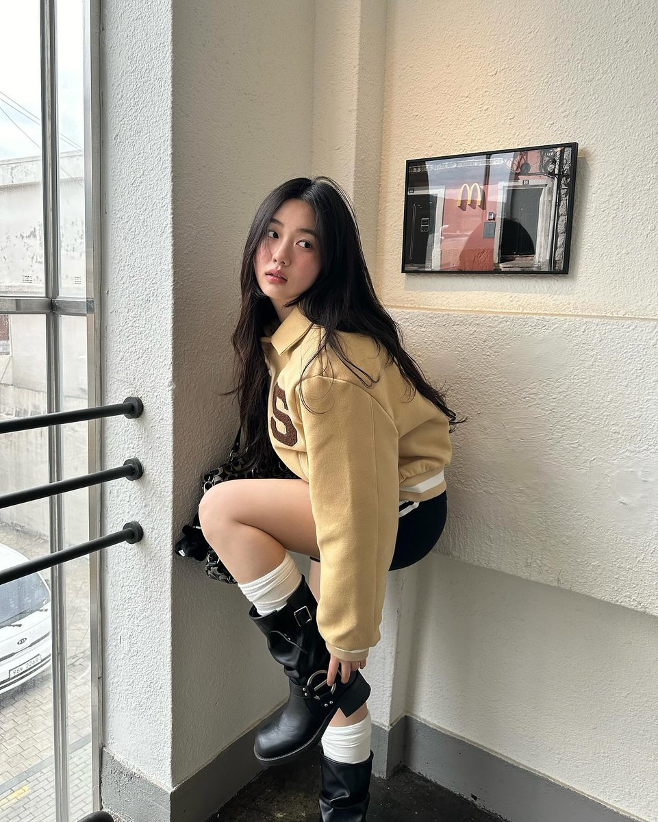 JennifferGltj's tweet photo. Sometimes the gentlest anchors are just reflections of an impulse we failed to fully trust ☁️ https://t.co/wVYDSSU1Ap