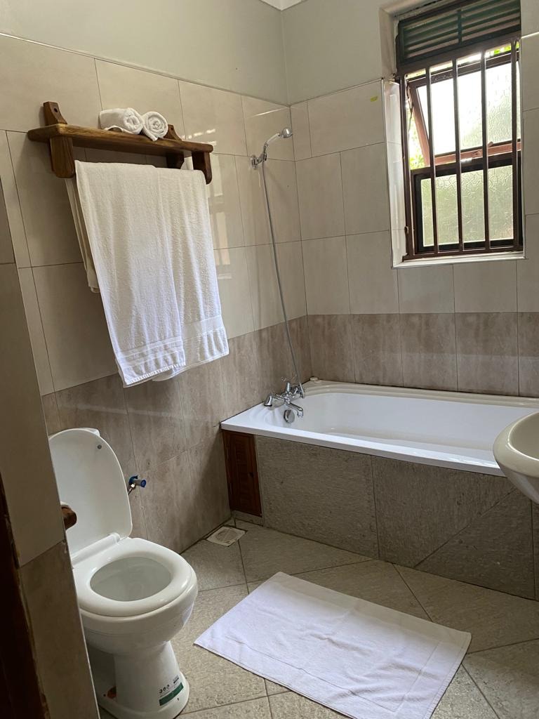 GoldenJinja's tweet photo. Enjoy easy access to all tourism activities in Jinja by reserving your stay at Golden Cherries, less than 10mins drive from the Jinja Nile Bridge and central Jinja. Reservations: 0772120987/0759120987. https://t.co/5rZY5nwe0m