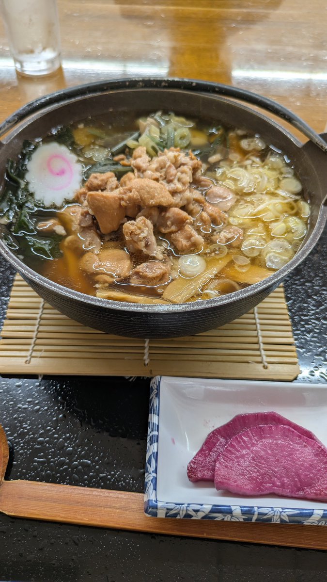 n_khide's tweet photo. 昼花火と秋田のババヘラアイスと熊肉を求めて行ったお店に熊肉なくて食べたうさぎ肉ラーメン
昼花火珍しくて面白かった
ババヘラアイスはかき氷みたいだった
うさぎ肉は鶏肉に近かった！ https://t.co/mbU6mV28jH