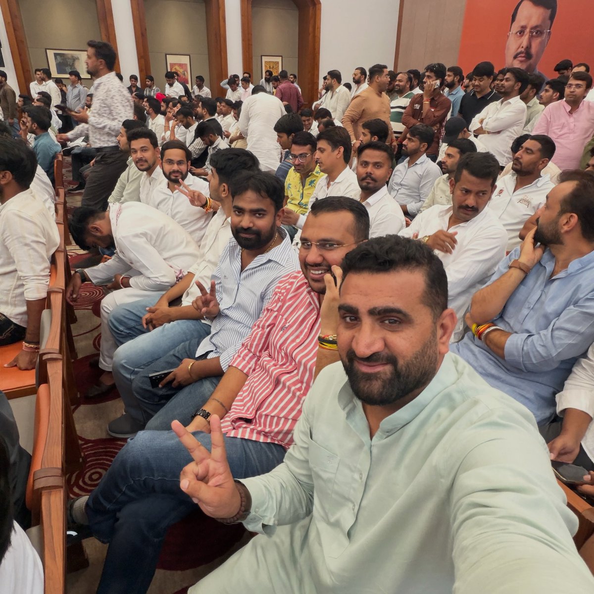 VAnoopdhanak1's tweet photo. 🔥 डॉ. हेमांग जोशी जी के नेतृत्व में युवा शक्ति का नया आगाज़!
🚩 BJYM में नई ऊर्जा, नया जोश और नई दिशा!
💪 युवा नेतृत्व के साथ संगठन होगा और मजबूत!
🇮🇳 राष्ट्र प्रथम के संकल्प के साथ आगे बढ़ता युवा भारत! https://t.co/6yPM4LXsWL