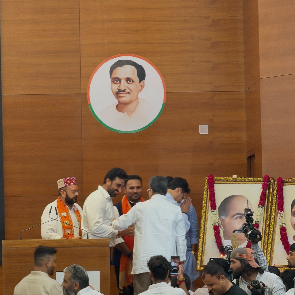 VAnoopdhanak1's tweet photo. 🔥 डॉ. हेमांग जोशी जी के नेतृत्व में युवा शक्ति का नया आगाज़!
🚩 BJYM में नई ऊर्जा, नया जोश और नई दिशा!
💪 युवा नेतृत्व के साथ संगठन होगा और मजबूत!
🇮🇳 राष्ट्र प्रथम के संकल्प के साथ आगे बढ़ता युवा भारत! https://t.co/6yPM4LXsWL