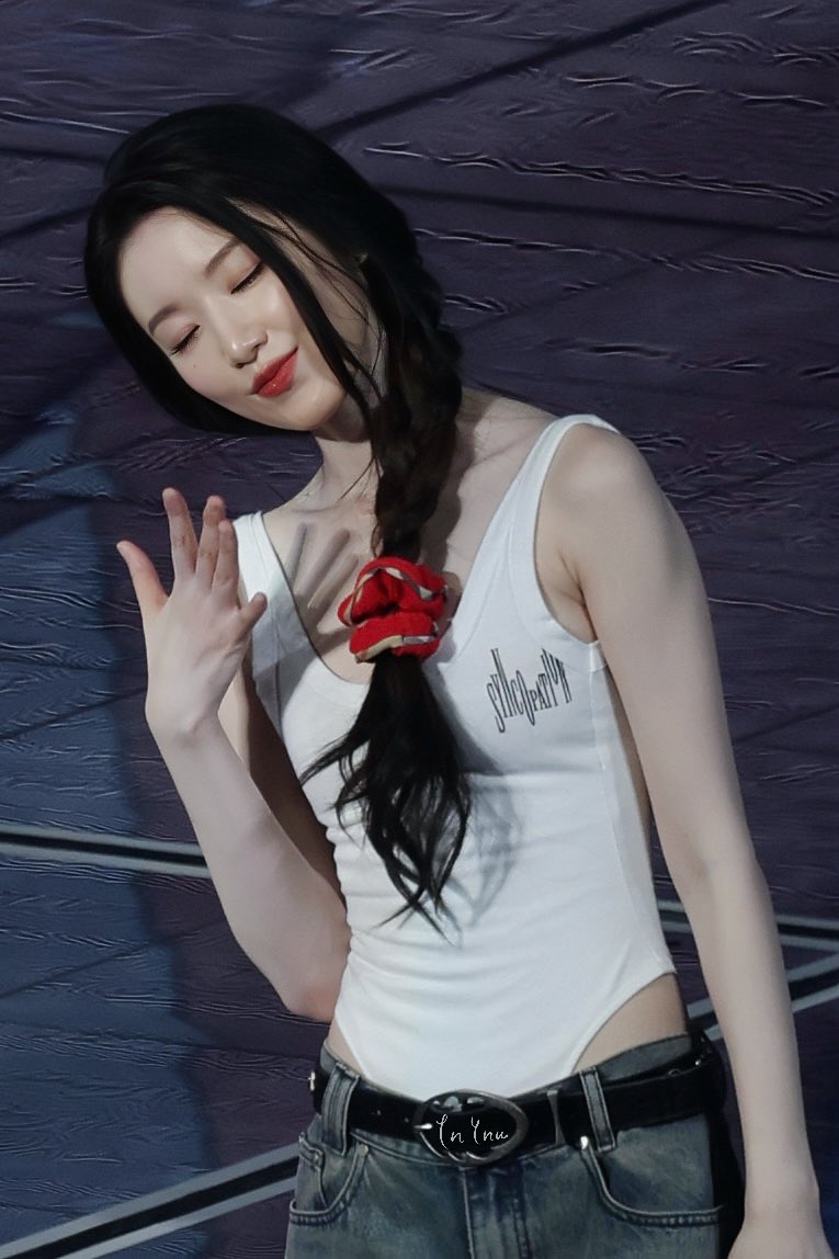Yu_Yun1020's tweet photo. 260830 🇲🇴Day2 麻花辮舒🤎

#슈화 #SHUHUA #舒華 #シュファ
#아이들 #idle #アイドゥ https://t.co/eIkZf7AMRv