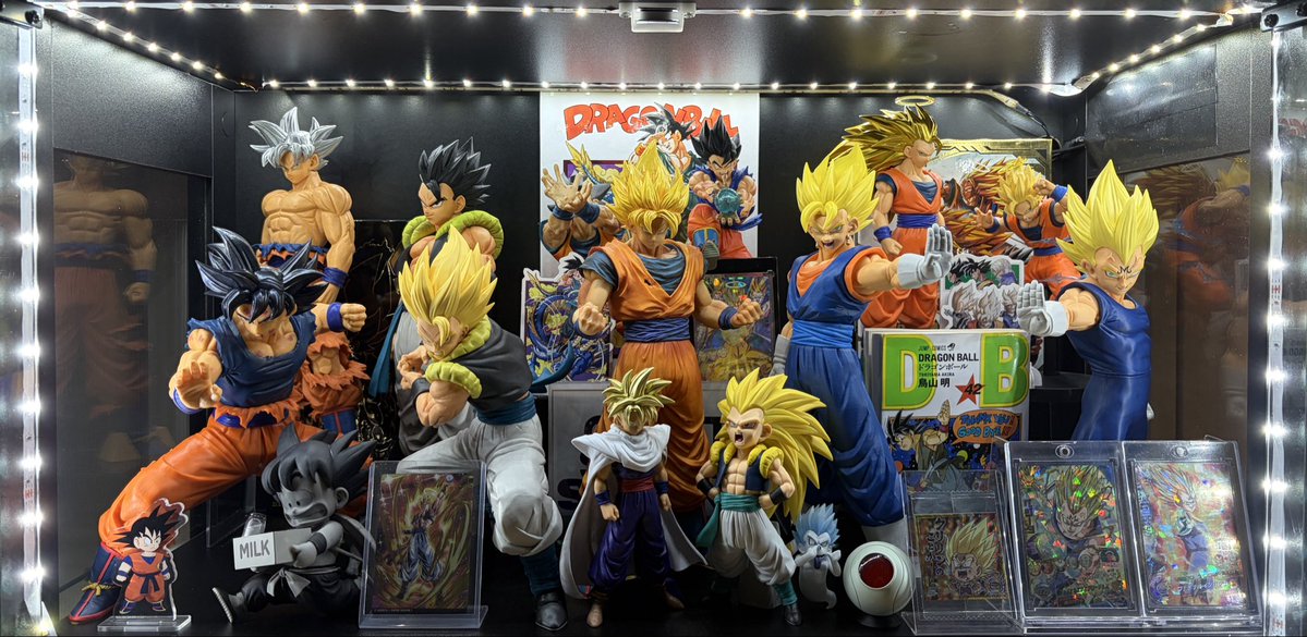 matuzunFigure's tweet photo. あれから色々気に入ったフィギュアを買い足して飾りました！
来月にはグランディスタ悟空の相方となるグランディスタベジータを買いたいなぁ🤔
 #ドラゴンボール  #フィギュア  #ディスプレイ https://t.co/UUqE178JeW