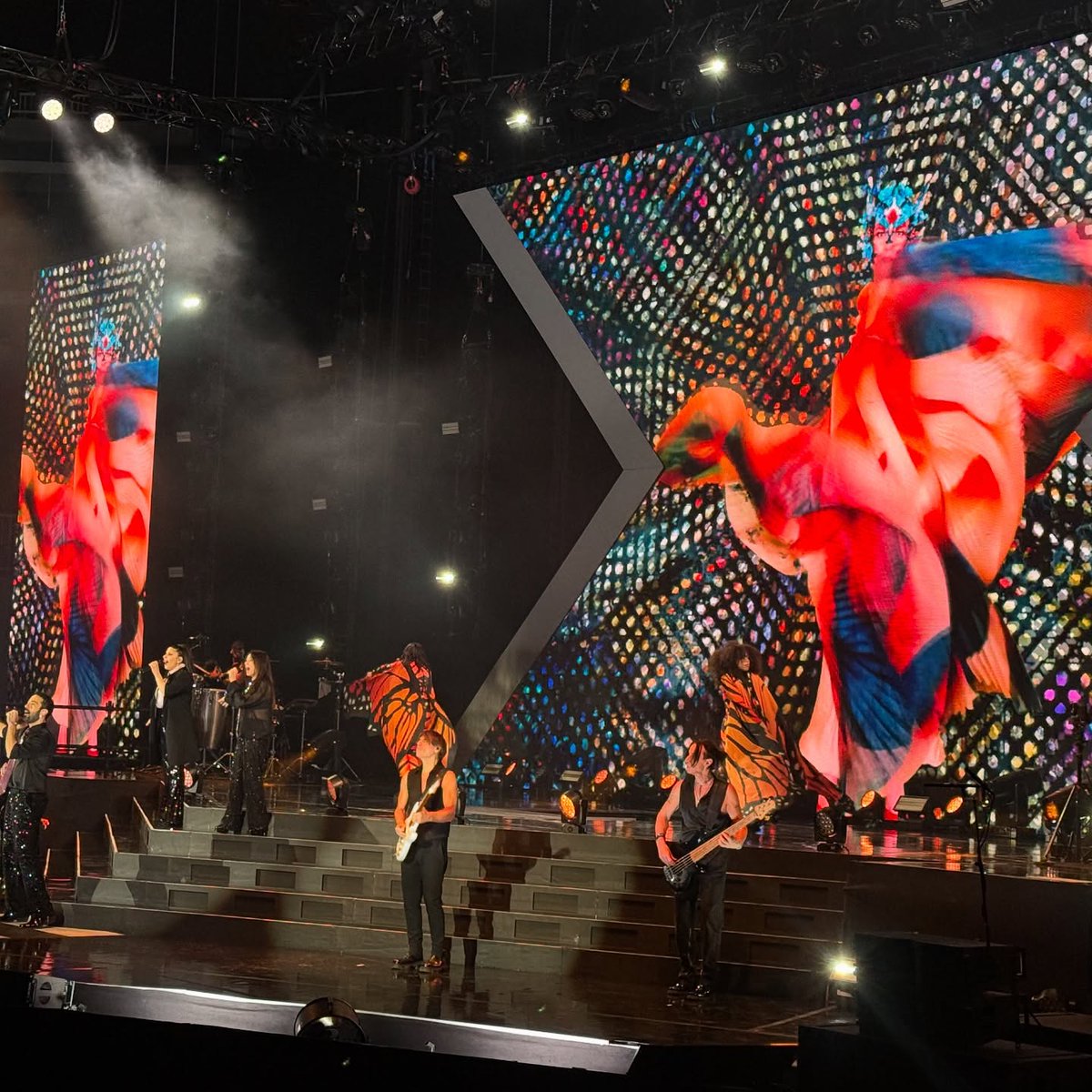 Iliale's tweet photo. Unbelievable energy and an unforgettable performance. Sei fantastica, Laura Pausini. One of the best concerts I’ve ever experienced. https://t.co/YnfPsth5yI
