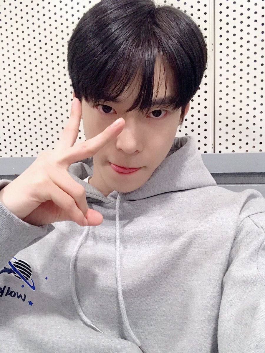 aenaei19's tweet photo. 간지 브이✌️✌️ᓀ‸ᓂ https://t.co/EShew7kdwW