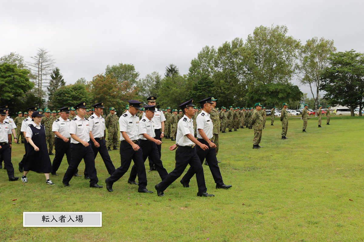 JGSDF_7EBn_pr's tweet photo. 【転入行事】
#第７施設大隊 は、定期異動に伴う転入���事を実施しました。
この夏、新たな仲間が大隊へ着隊してくれました。
それぞれの持ち味を生かし、戦力として活躍してくれることを期待してます。
（＾◇＾）

#陸上自衛隊
#第７師団 https://t.co/xQym3wlIMH