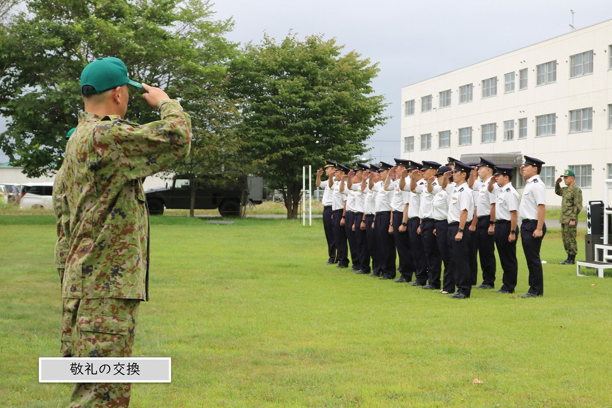 JGSDF_7EBn_pr's tweet photo. 【転入行事】
#第７施設大隊 は、定期異動に伴う転入���事を実施しました。
この夏、新たな仲間が大隊へ着隊してくれました。
それぞれの持ち味を生かし、戦力として活躍してくれることを期待してます。
（＾◇＾）

#陸上自衛隊
#第７師団 https://t.co/xQym3wlIMH
