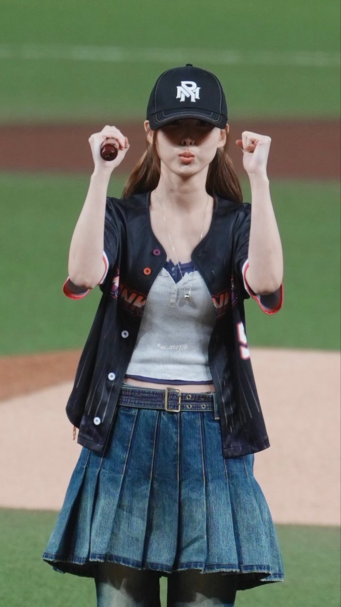 babyblue_0922's tweet photo. 260829 🐰⚾️
#NAYEON #ナヨン #나연 https://t.co/kiNK2idTgR