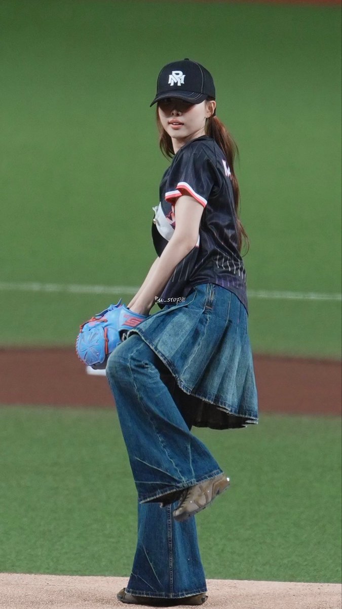 babyblue_0922's tweet photo. 260829 🐰⚾️
#NAYEON #ナヨン #나연 https://t.co/kiNK2idTgR