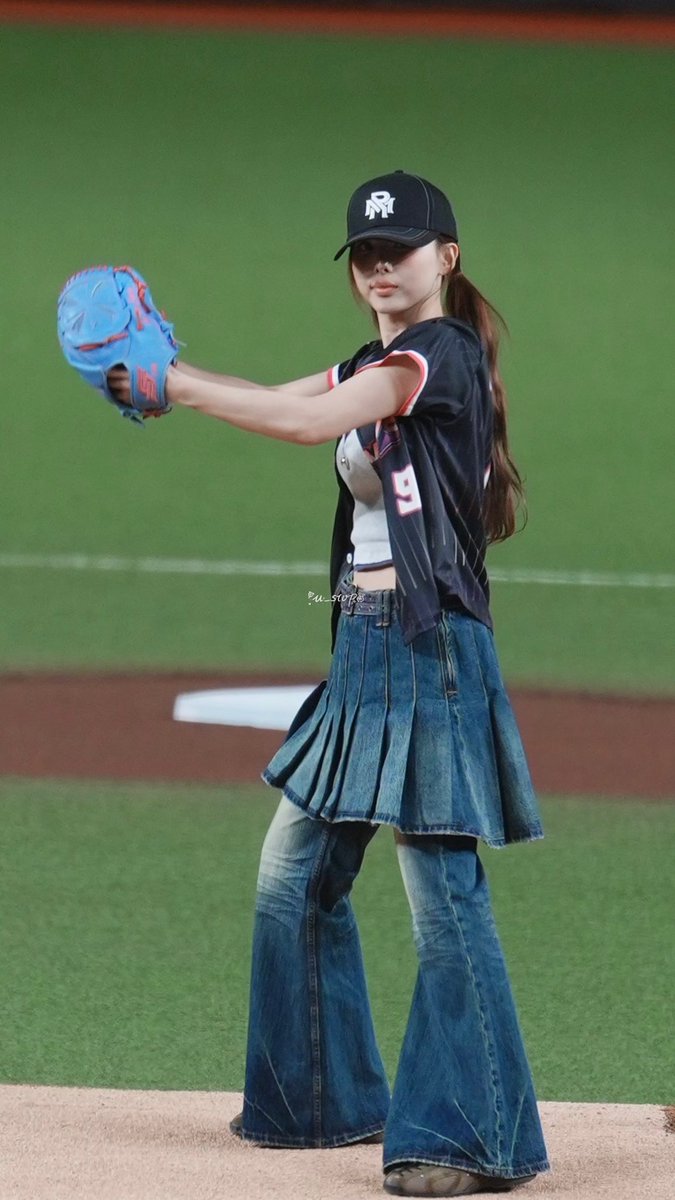 babyblue_0922's tweet photo. 260829 🐰⚾️
#NAYEON #ナヨン #나연 https://t.co/kiNK2idTgR