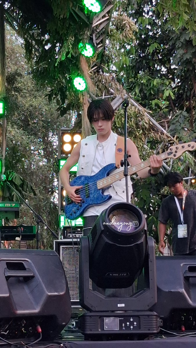 andaeyong_'s tweet photo. Bedot noona dengan cinta mu dek 🤧

#cantbeblue #hwuiwon #캔트비블루 #휘원 #axeanfestival2026 https://t.co/9Qge3GDSvx