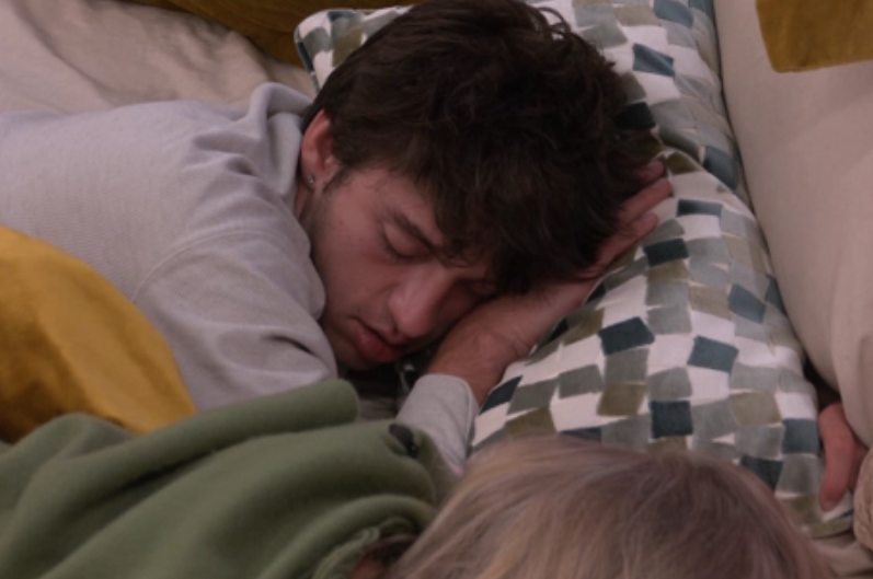 JokersBBUpdates's tweet photo. Posted 12:41am: Melody and Drew have fallen asleep on the HOH bed  #BB28 #BBLF https://t.co/ou20KYeWDl