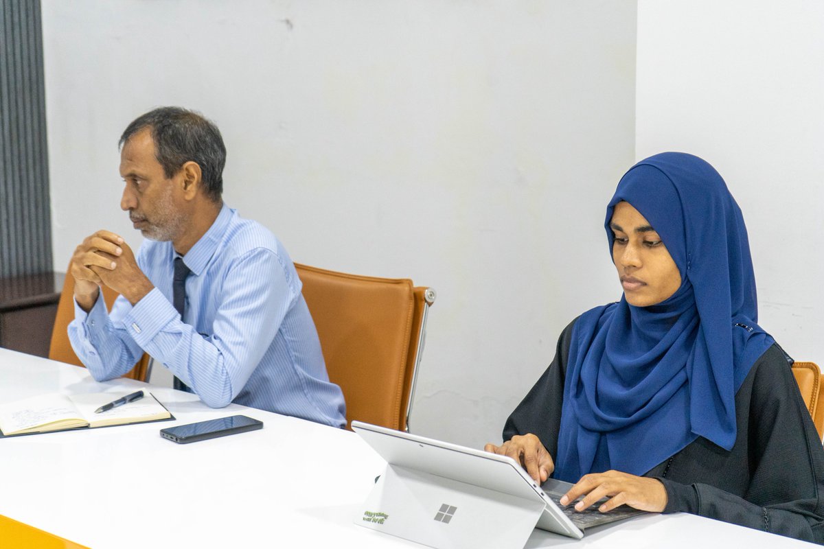 lgaMaldives's tweet photo. ތ.ވިލުފުށީ ކައުންސިލަށް ދިމާވާ ދަތިތަކާއި އަދި އެހީތެރިކަން ބޭނުންވާ ކަންކަމާއި ގުޅޭގޮތުން ކައުންސިލްގެ އެދިލެއްވުމަށް ބޭއްވުނު ބައްދަލުވުން.

#LaamarukazeeRaajje
#laamarukazukurun
#baaruverirayyitheh https://t.co/WTjKBMRHAE
