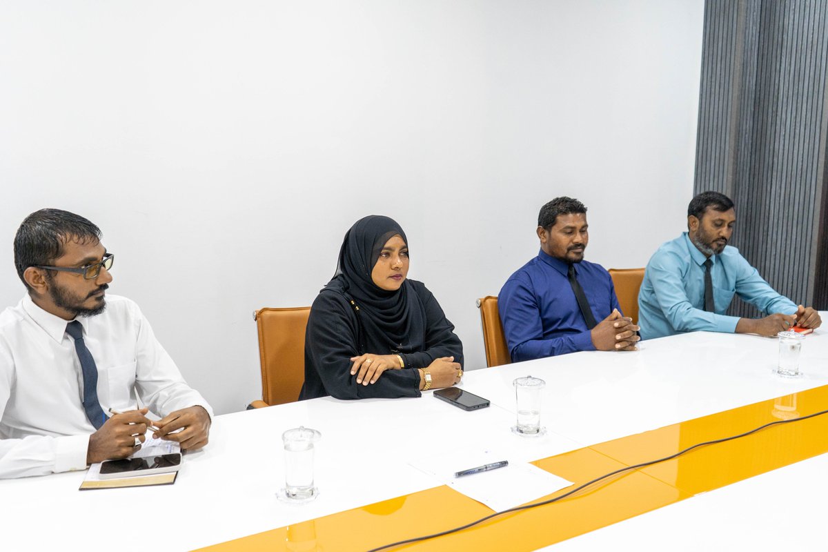 lgaMaldives's tweet photo. ތ.ވިލުފުށީ ކައުންސިލަށް ދިމާވާ ދަތިތަކާއި އަދި އެހީތެރިކަން ބޭނުންވާ ކަންކަމާއި ގުޅޭގޮތުން ކައުންސިލްގެ އެދިލެއްވުމަށް ބޭއްވުނު ބައްދަލުވުން.

#LaamarukazeeRaajje
#laamarukazukurun
#baaruverirayyitheh https://t.co/WTjKBMRHAE