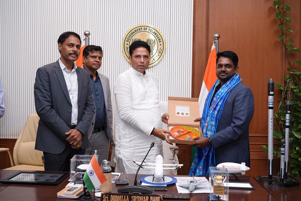 chiran333's tweet photo. Happy to have met the Honourable IT, Industries & Commerce Minister of Telangana, Shri Shridhar Babu Duddilla @OffDSB , on behalf of @CosmoserveSpace  along with 13 other space tech startups from Hyderabad.

Hyderabad truly has all the ingredients to become India’s leading space hub. Together, we proposed supportive mechanisms for the sector, and it was encouraging to learn that many of these are already under consideration by the government.

This meeting helped align user requirements with policy refinements, paving the way for stronger schemes to support innovation. We look forward to the upcoming announcements from the government.

A special thanks to IT Advisor to Government of Telangana, Shri Sai Krishna for facilitating this important dialogue between founders and the government.