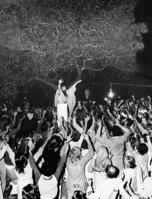OshoDharma's tweet photo. •CELEBRATION•

The utilitarian life is necessary but at a great cost: you have lost the festivity of life.

Religion means transforming life into a celebration. The dimension of religion is the dimension of the festive, the nonutilitarian.

🌼Meditation TheArtofEcstasy
#OSHO 🪷 https://t.co/pxPEUUBizl